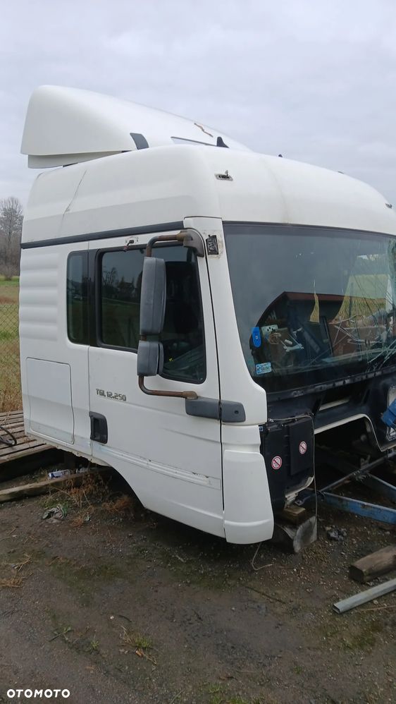 Kabina MAN TGX TGS TGL ĆWIARTKA BOK POSZYCIE STRONA budowlana - 1