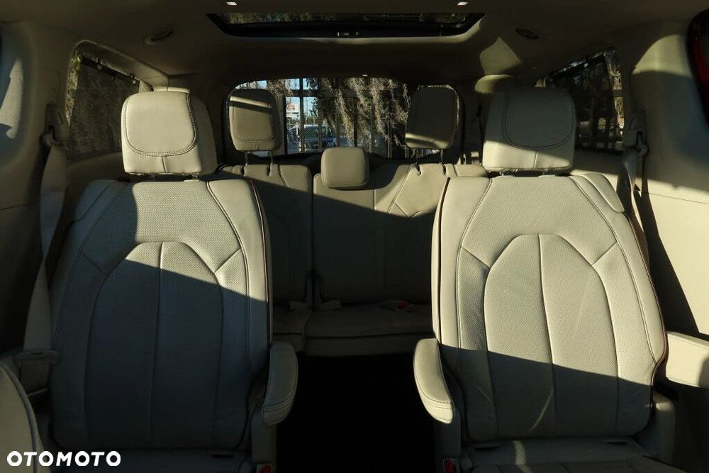 Chrysler Pacifica - 14