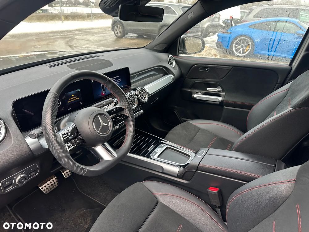 Mercedes-Benz GLB - 13