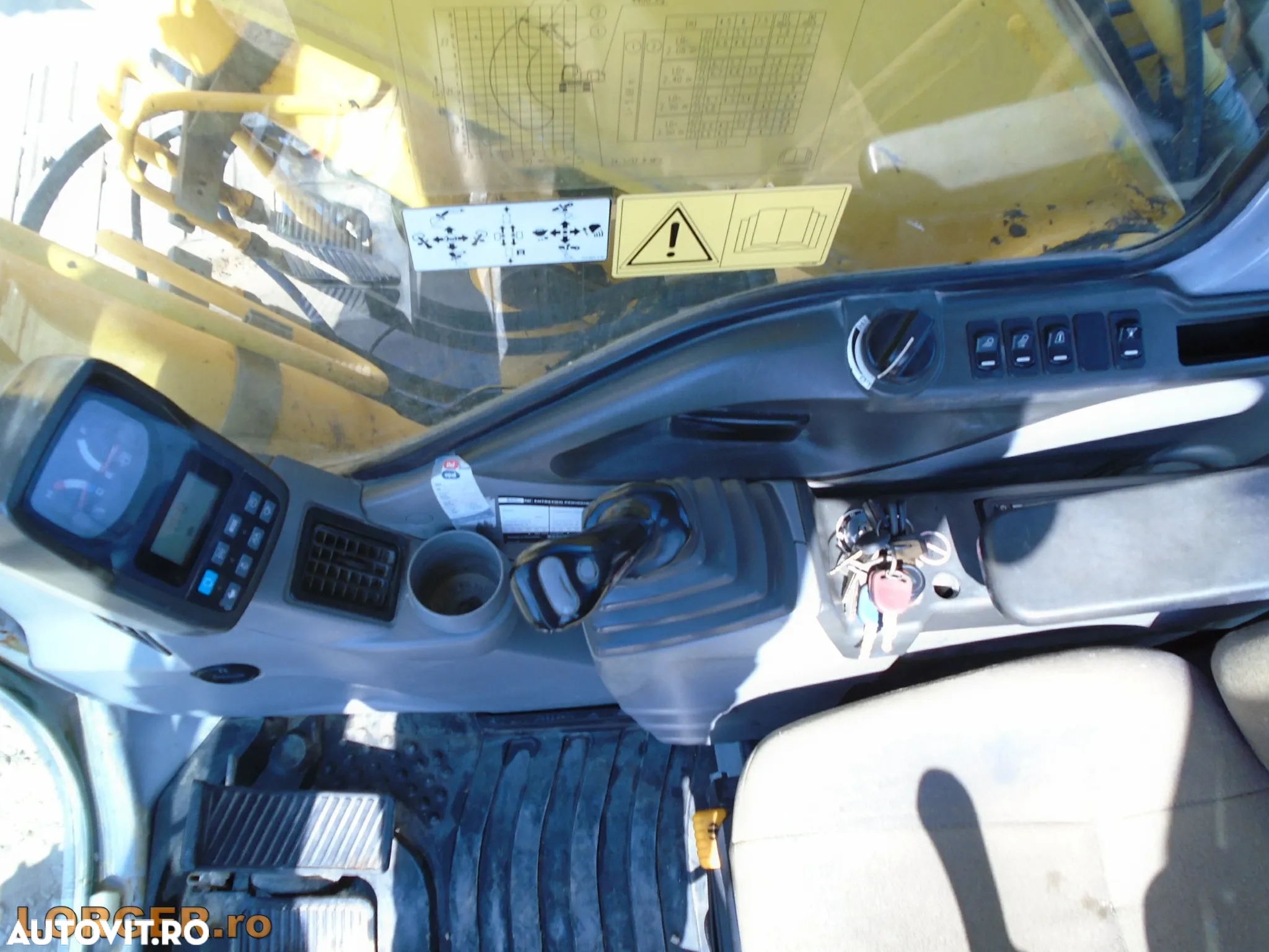 New Holland E 215 - 11