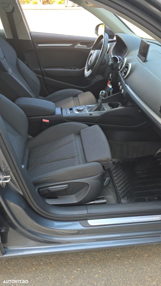 Audi A3 Sportback 1.6 TDI S tronic Ambiente - 7