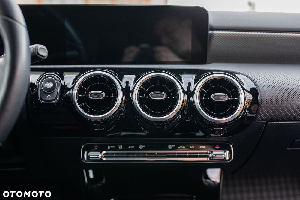 Mercedes-Benz Klasa A 200 7G-DCT - 21