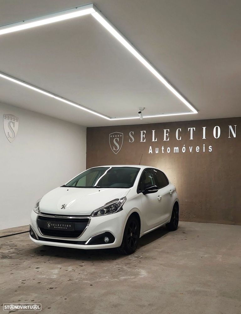 Peugeot 208 - 1