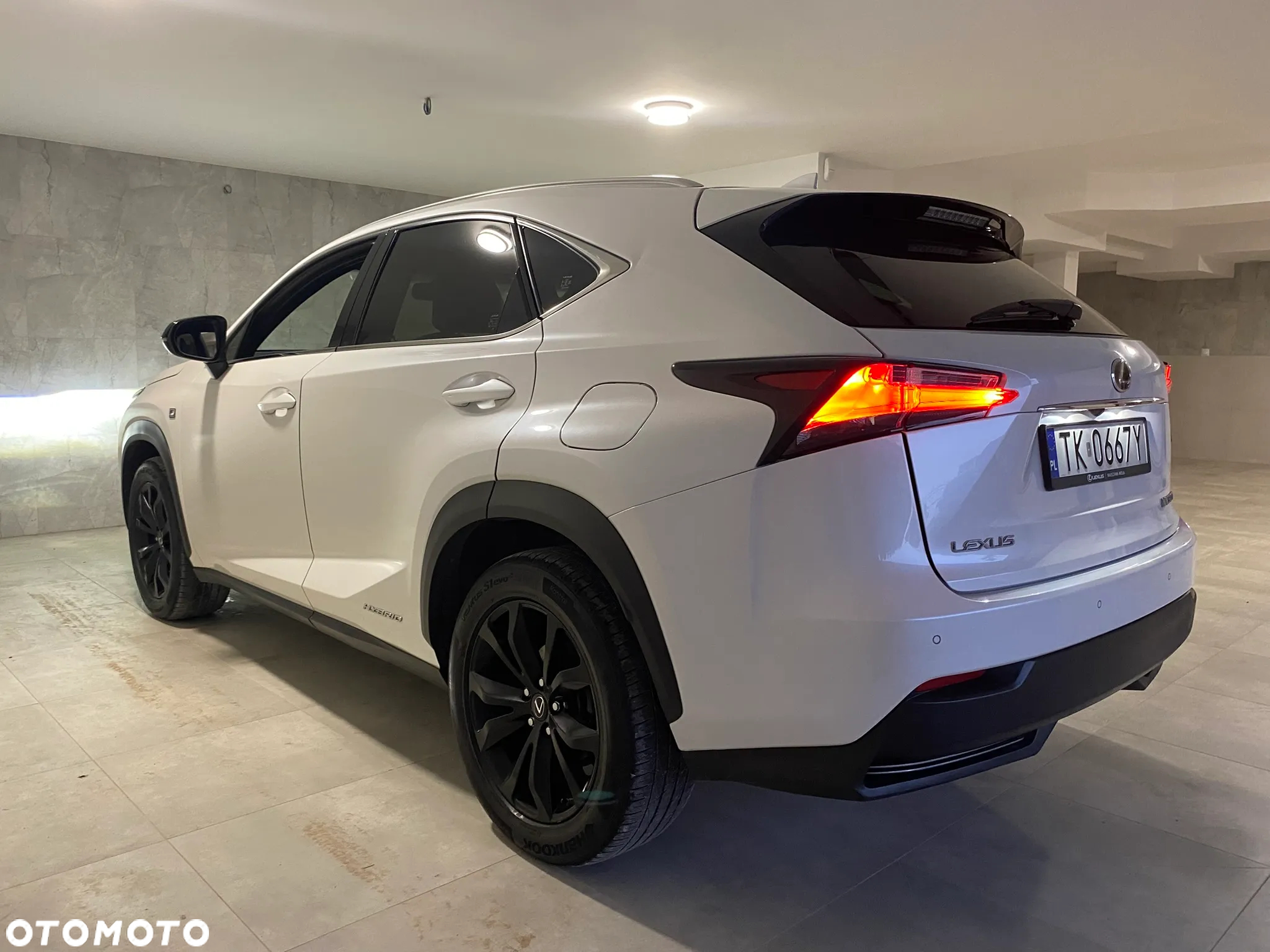 Lexus NX 300h - 36