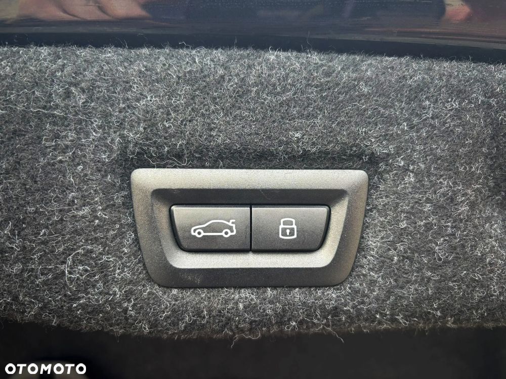 BMW Seria 5 520d xDrive mHEV M Sport - 12