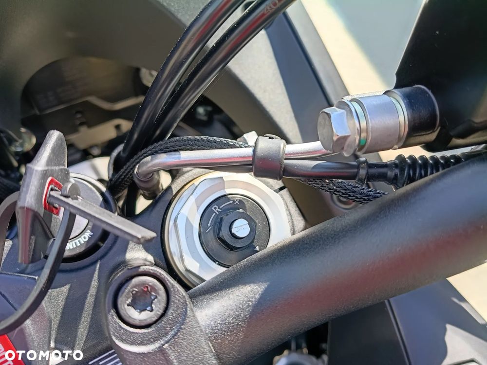 QJMOTOR SRT 300DX - 11