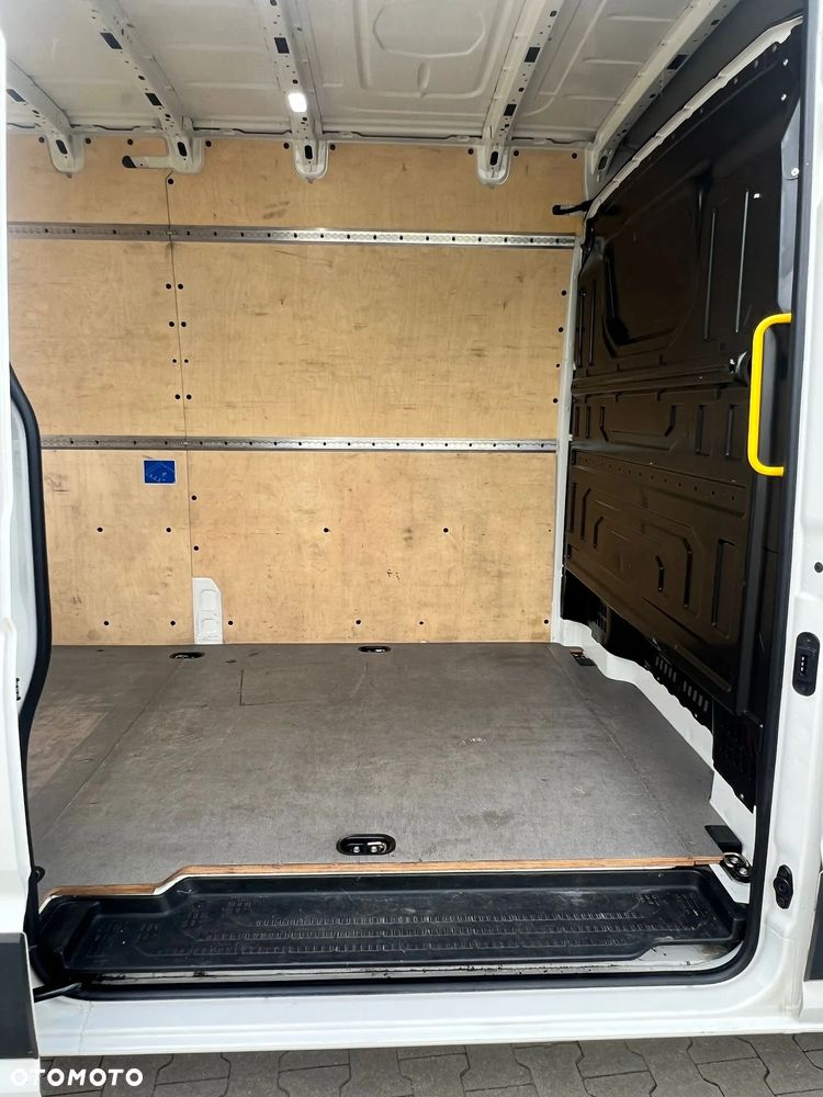 Volkswagen Crafter - 13