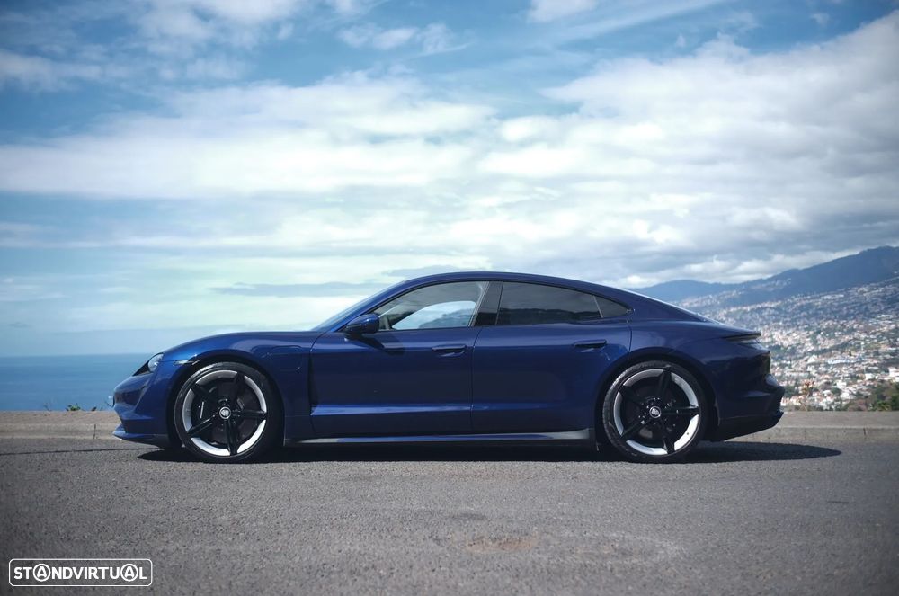 Porsche Taycan Turbo - 14