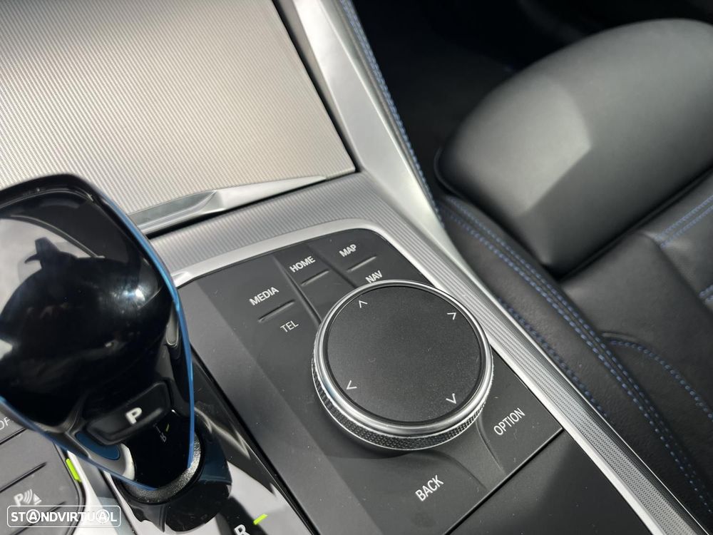 BMW i4 eDrive35 Desportiva M - 20