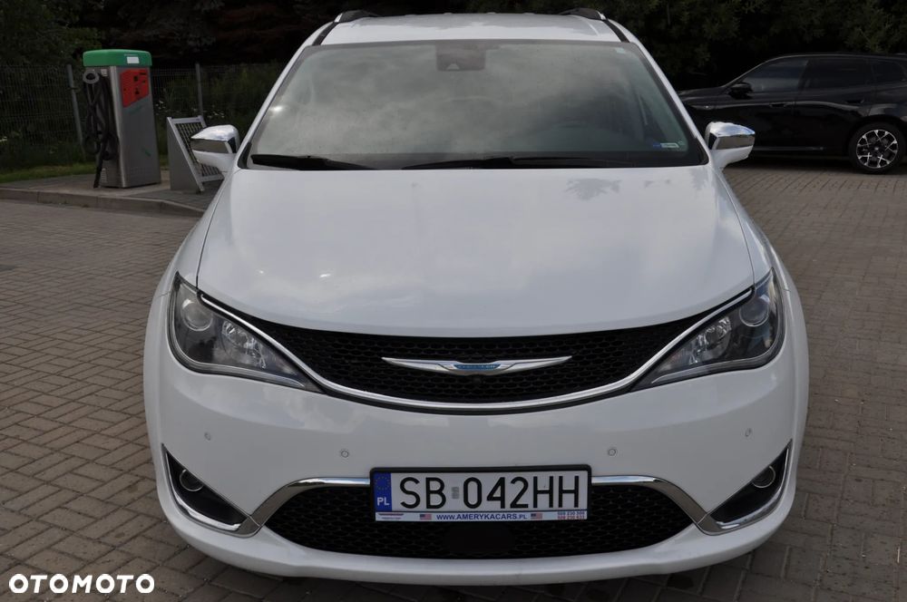 Chrysler Pacifica - 2