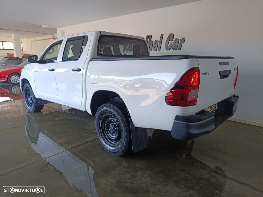 Toyota Hilux 2.4 D-4D 4WD CD CM - 3