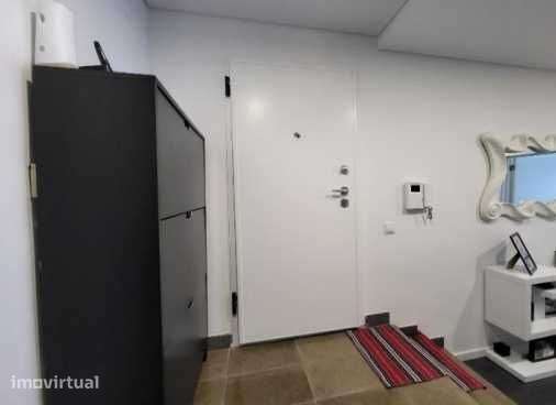 Vende-se Excelente T4 Duplex na Ramada - Grande imagem: 4/12