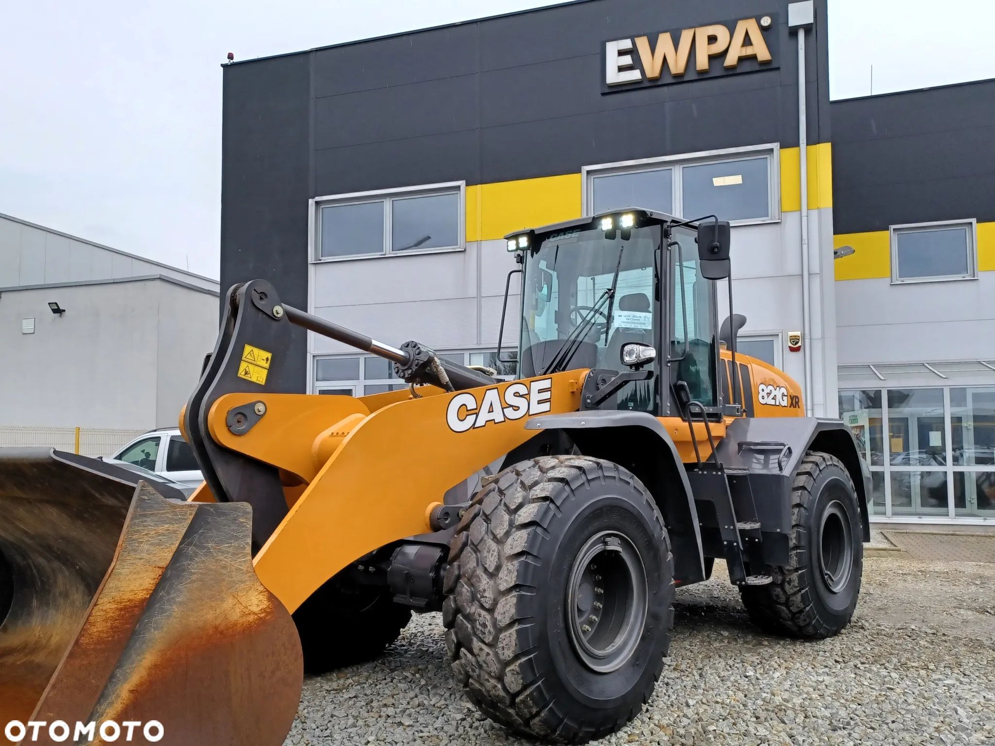 Case 821G - 1