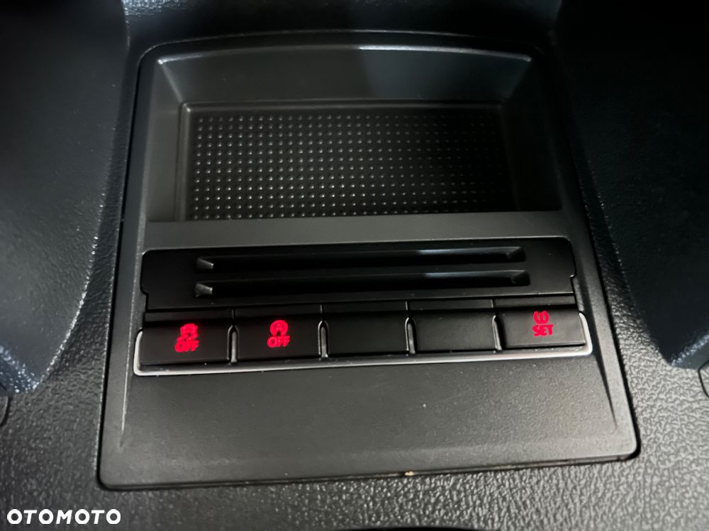 Volkswagen Touran 1.6 TDI DPF BlueMotion Technology Comfortline - 37