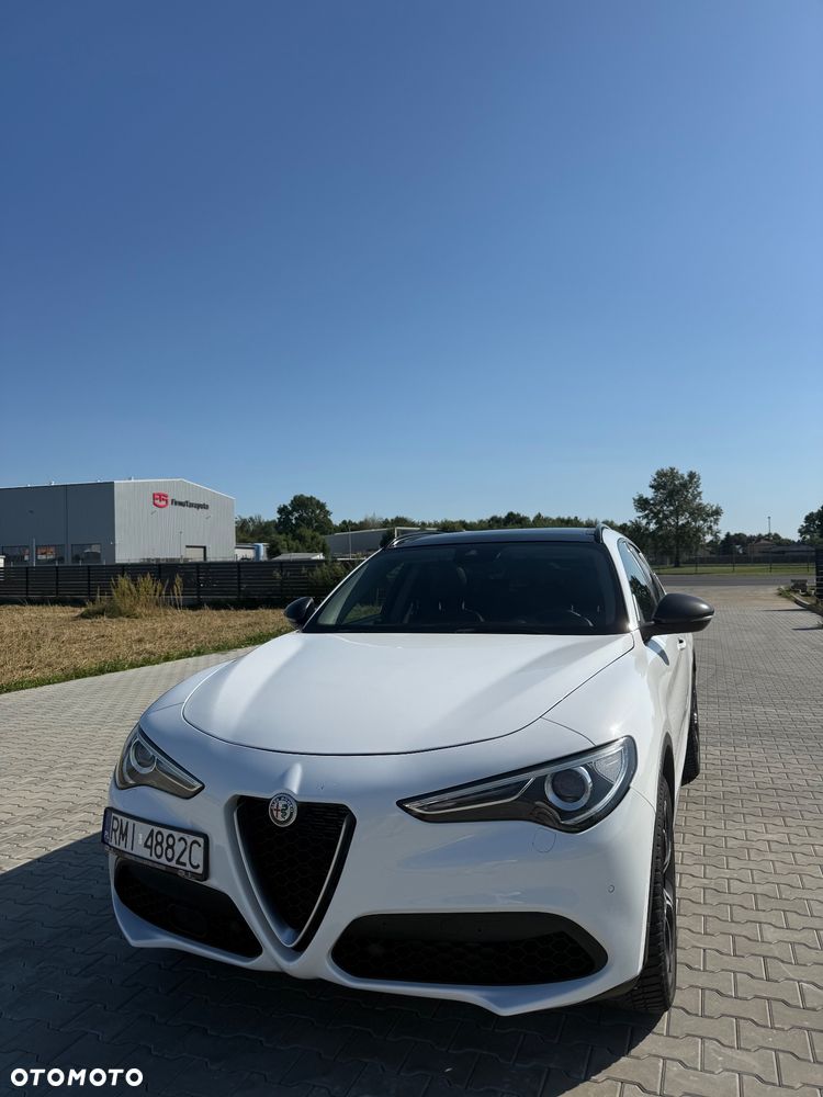 Alfa Romeo Stelvio 2018 photo 2