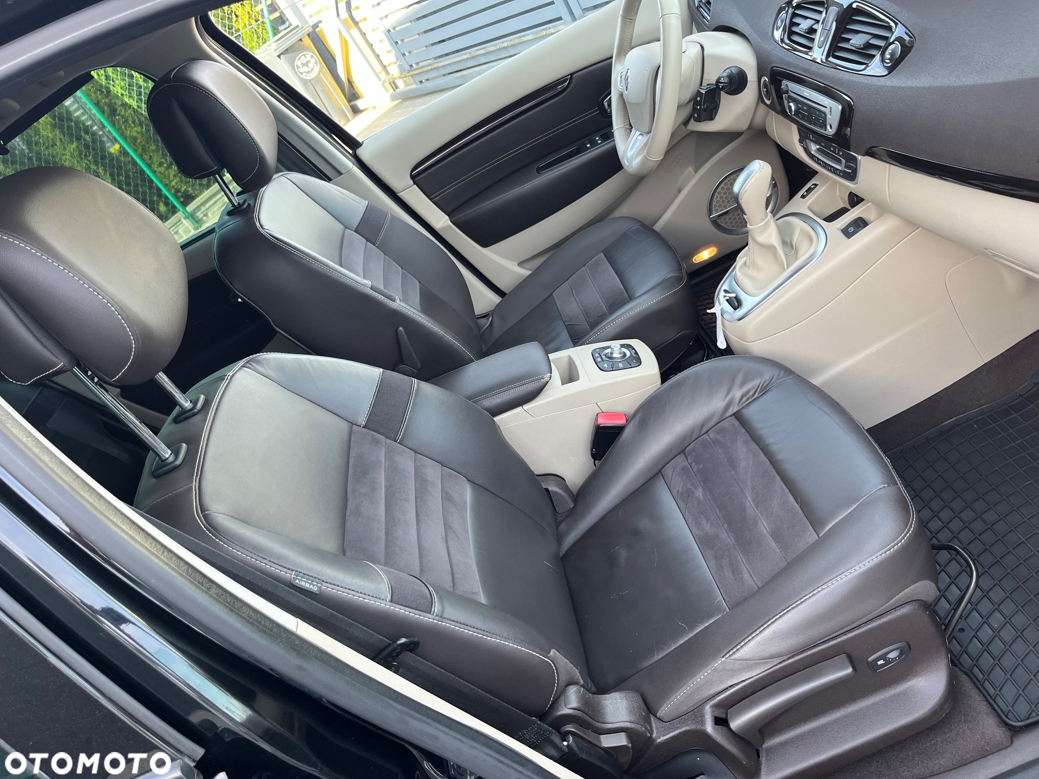 Renault Grand Scenic Gr 2.0 dCi Bose - 27