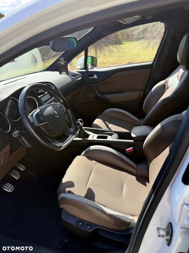 Citroën DS4 HDi 110 SoChic - 10