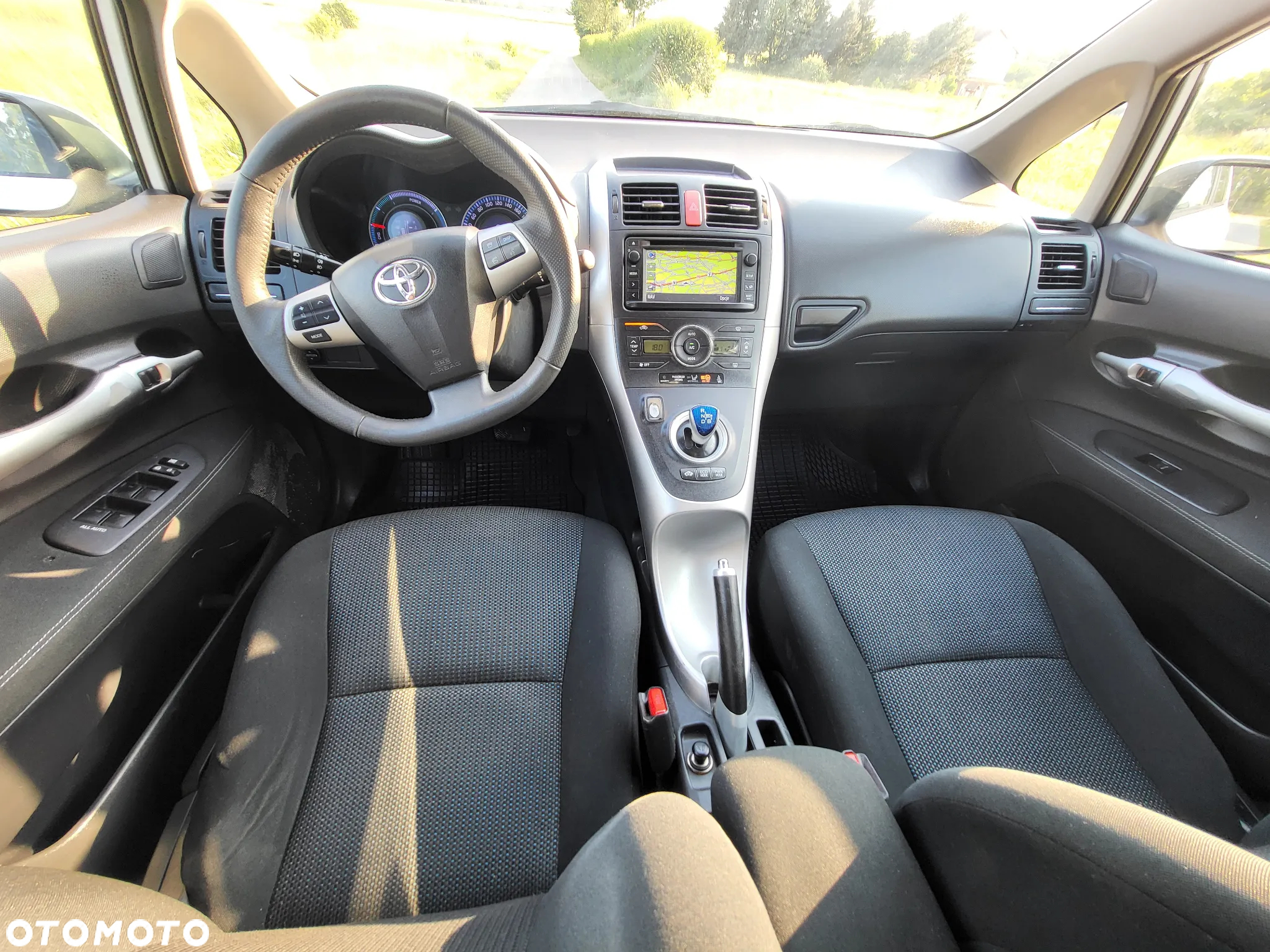 Toyota Auris 1.8 HSD Prestige NAVI - 27