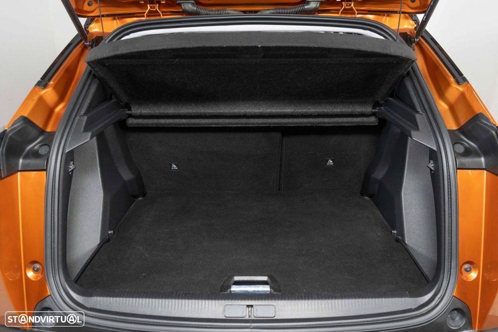 Peugeot 2008 1.2 PureTech Allure EAT8 - 14