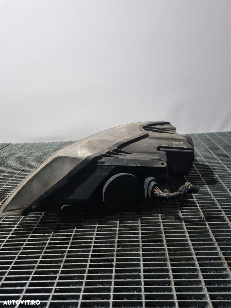 Far Dreapta Volkswagen Touareg 7L facelift 2007 - 2011 SUV 4 Usi (1417) Cu lupă - 3