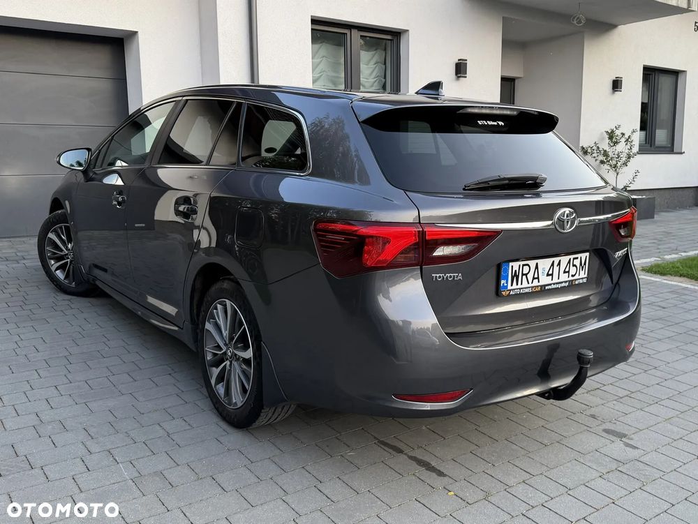 Toyota Avensis 1.8 Premium MS - 23