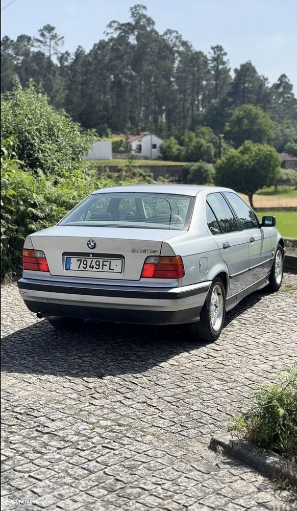 BMW 318 iS - 3