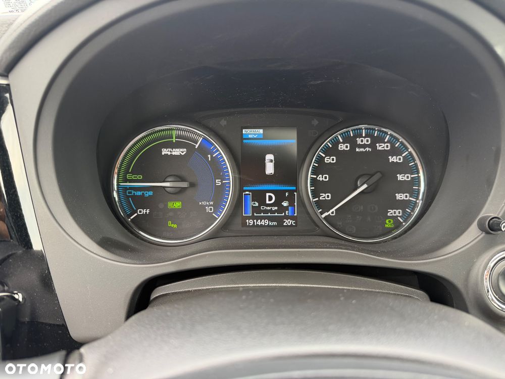 Mitsubishi Outlander - 12