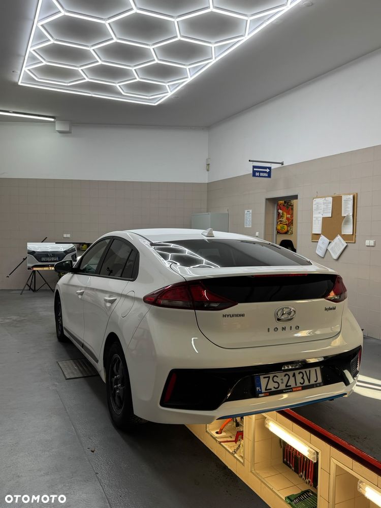 Hyundai IONIQ hybrid Premium - 5