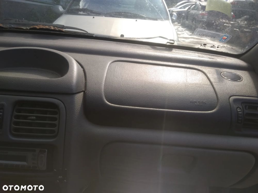 Auto na części - Renault Thalia 65KM diesel 2003 Silnik Skrzynia Drzwi Maska Klapa Błotnik Zderzak Lampa Szyba Klamka Lusterko Deska Kokpit - 7