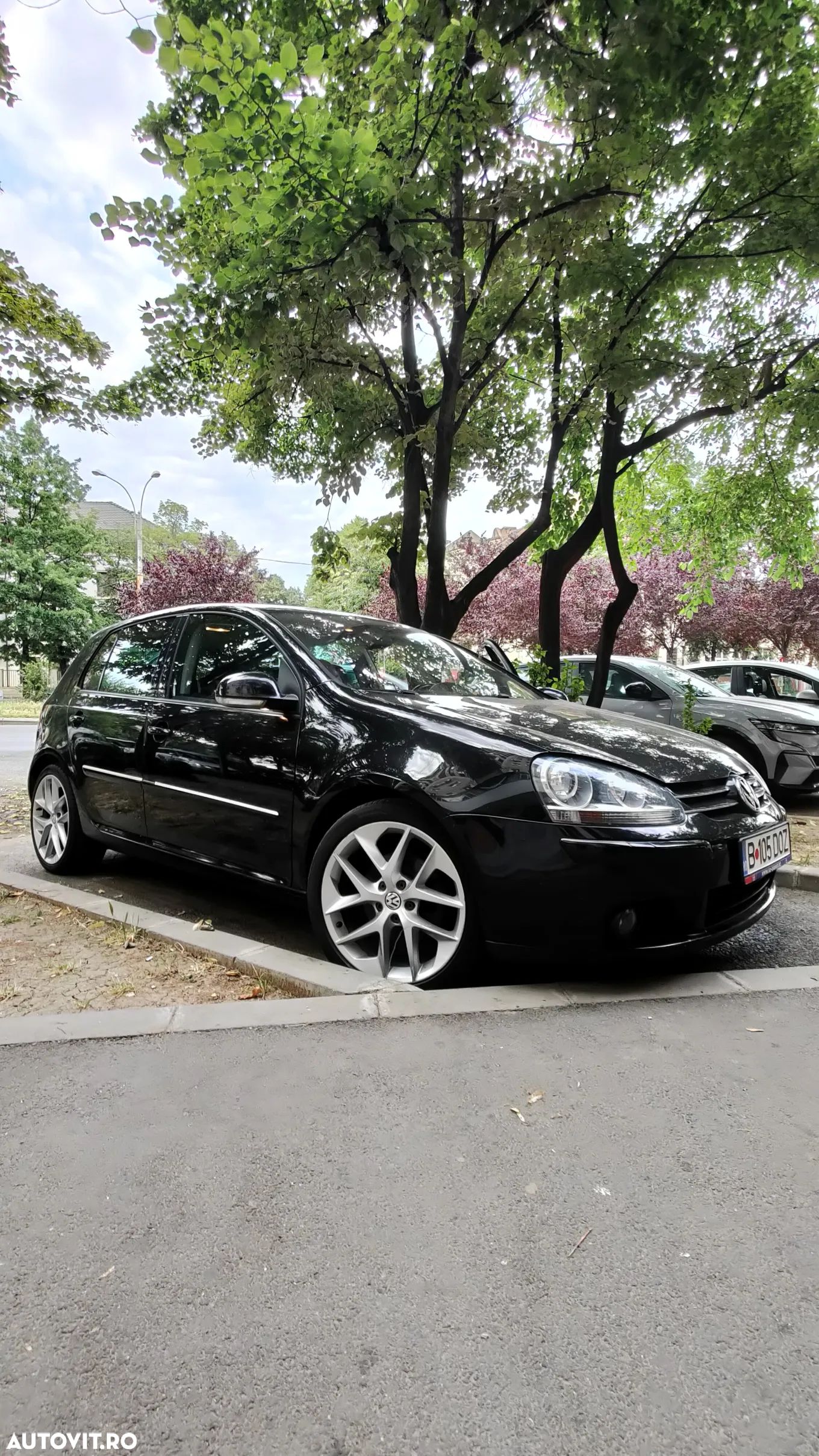 Volkswagen Golf - 1