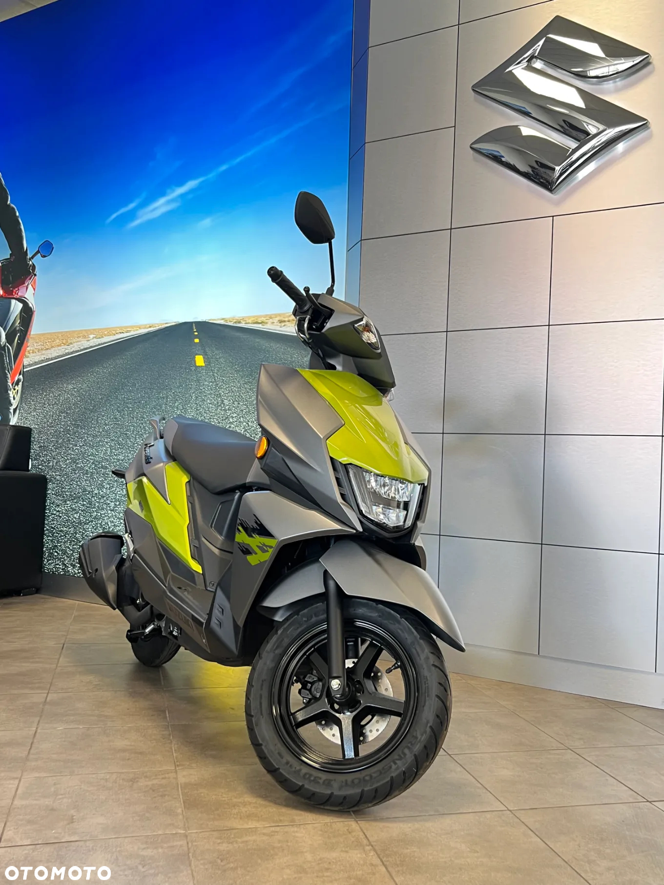 Suzuki Avenis - 3