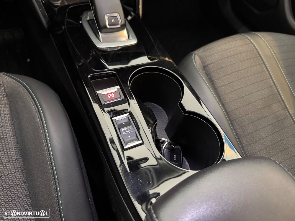 Peugeot 2008 1.2 PureTech Allure EAT8 - 19