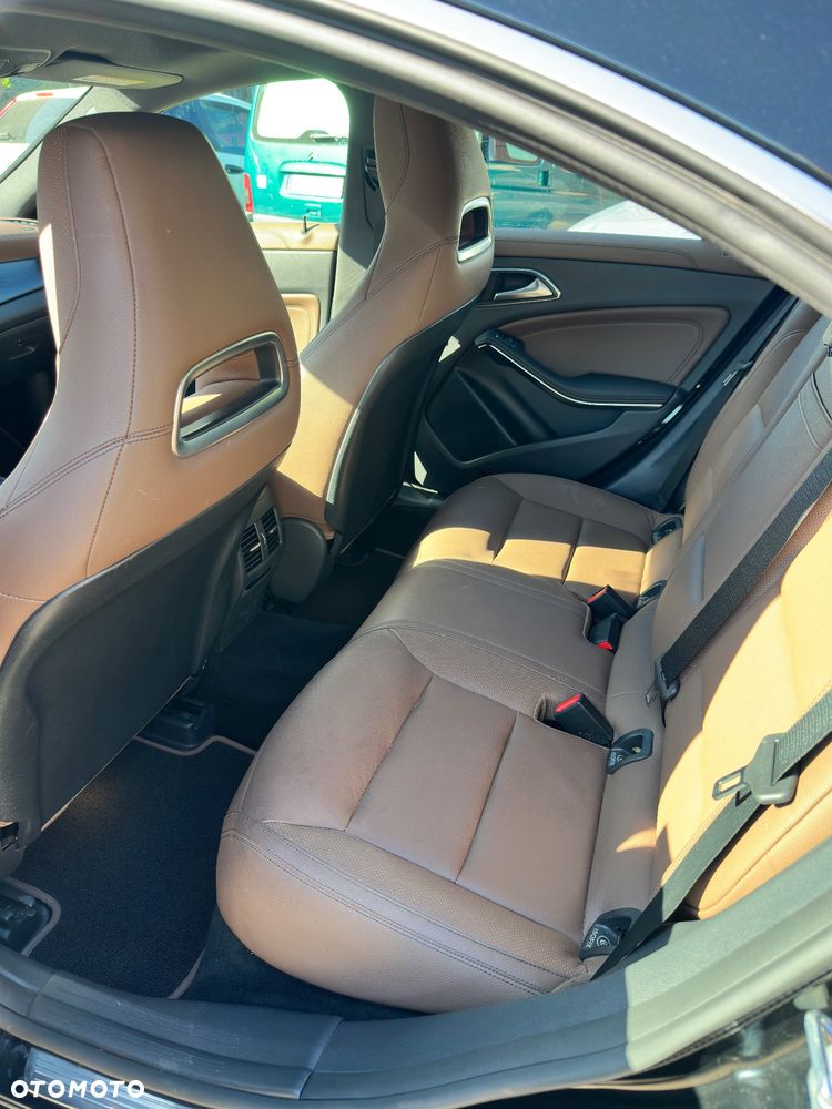 Mercedes-Benz CLA 250 4Matic 7G-DCT AMG Line - 13