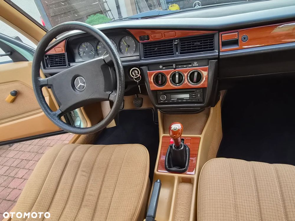 Mercedes-Benz W201 (190) - 15