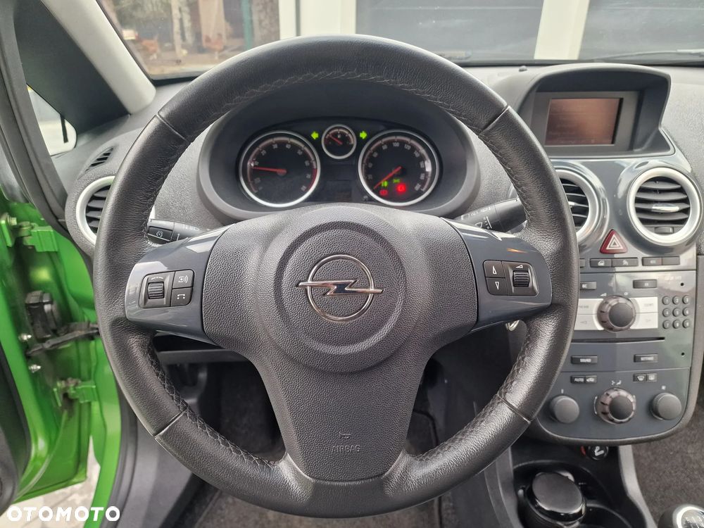 Opel Corsa 1.4 16V Cosmo - 22