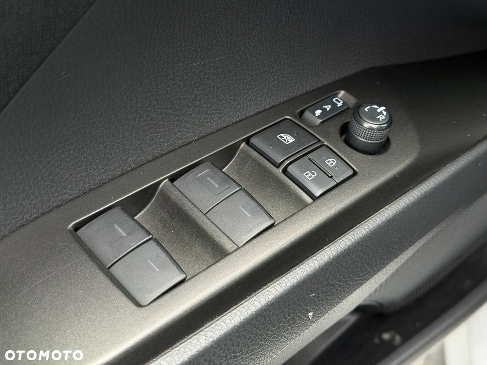 Toyota Camry 2.5 Hybrid Comfort CVT - 13