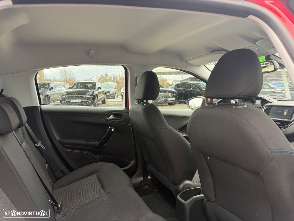 Peugeot 208 1.2 PureTech Signature - 14