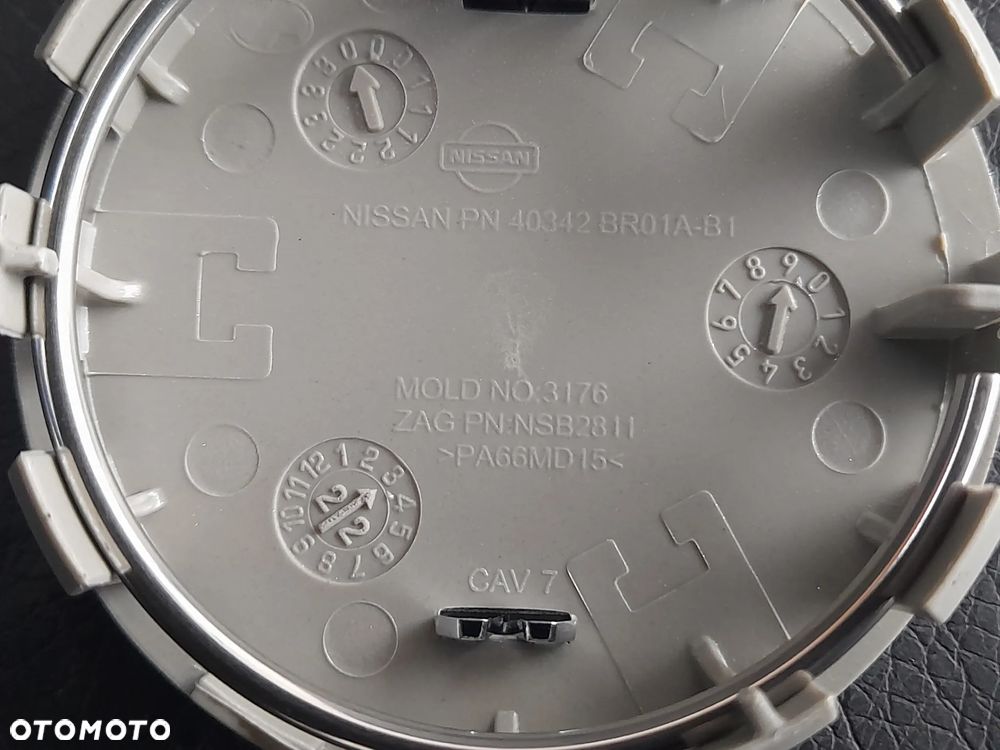 Dekielek Nissan SREBRNY 40342-BR01A 55MM - 4