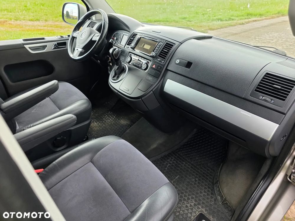 Volkswagen Multivan - 23