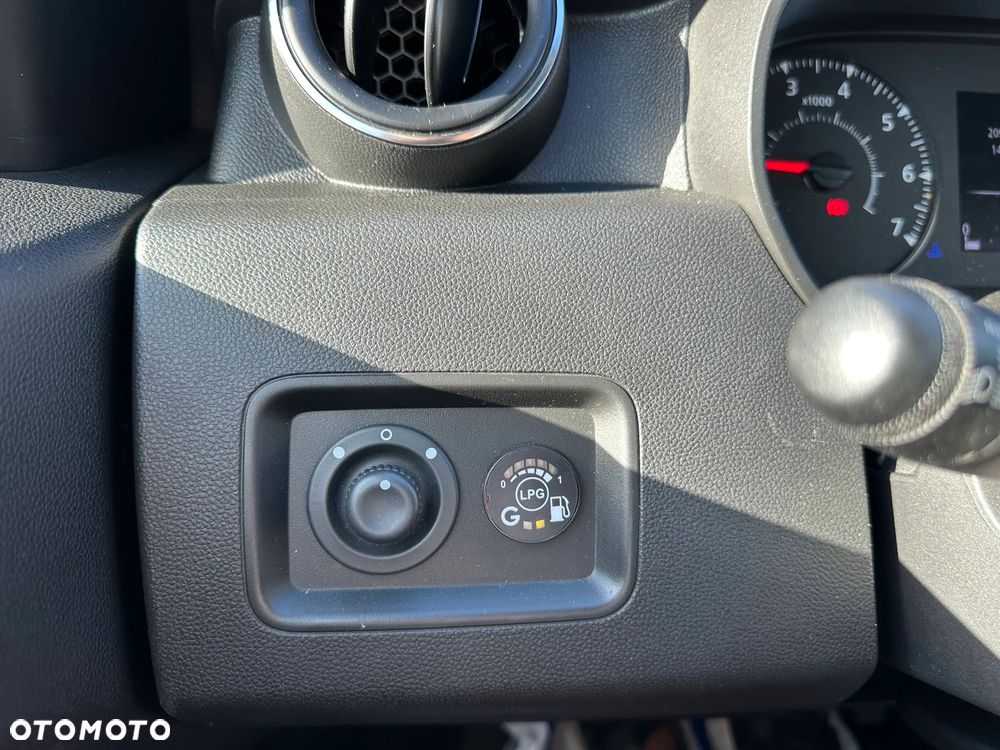 Dacia Duster 1.6 SCe Laureate S&S - 28