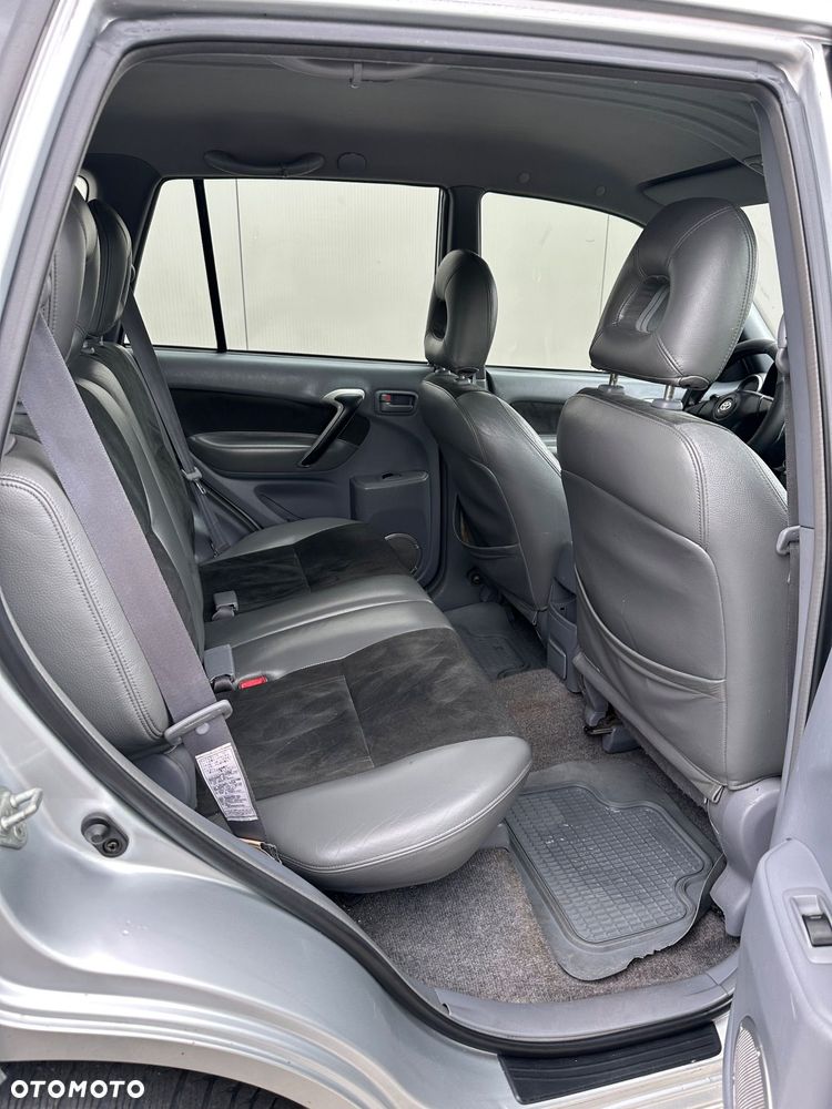 Toyota RAV4 - 10
