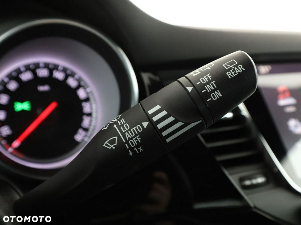 Opel Astra 1.4 T GPF Dynamic S&S - 32