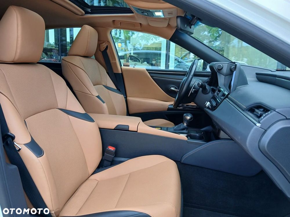Lexus ES 300h Business Edition - 32