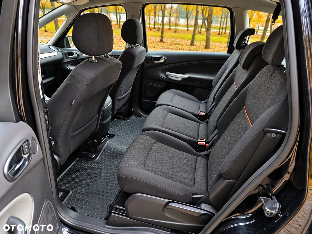 Ford S-Max - 8