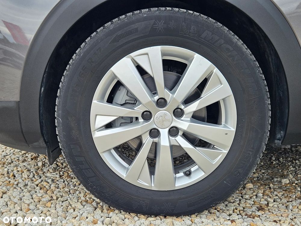 Peugeot 3008 1.2 PureTech Road Trip S&S EAT8 - 39