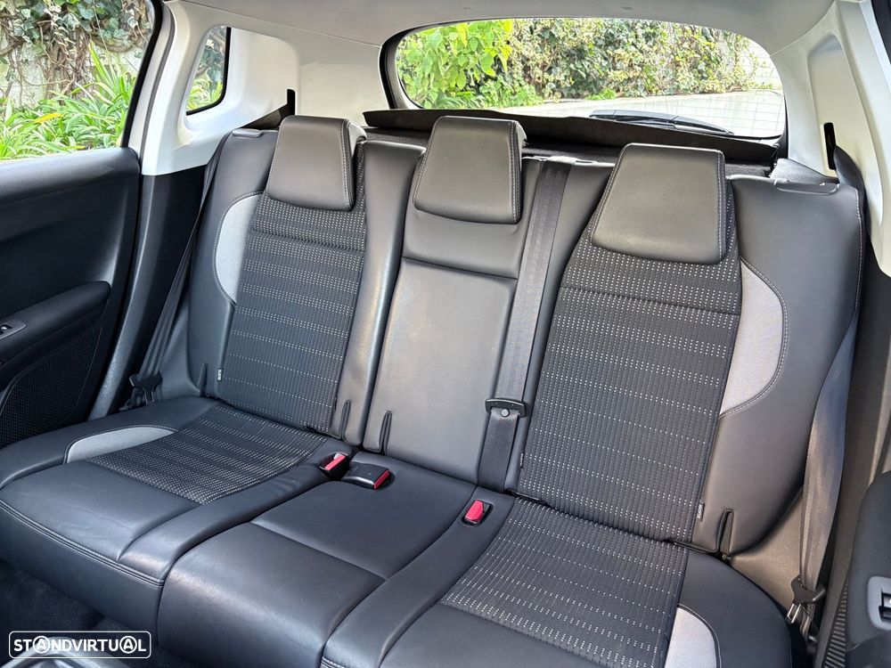 Peugeot 2008 1.2 PureTech Allure - 48