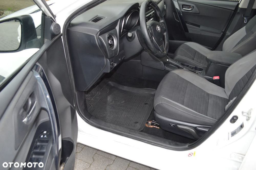 Toyota Auris 1.8 HSD Luna - 11