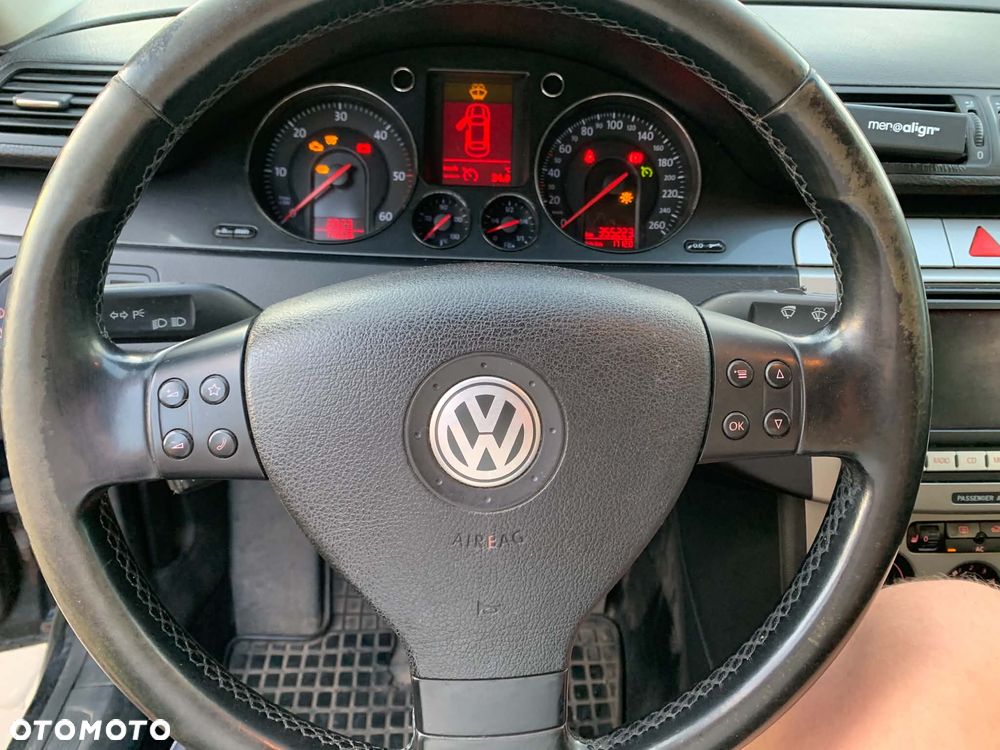 Volkswagen Passat 2.0 TDI DPF Trendline - 12