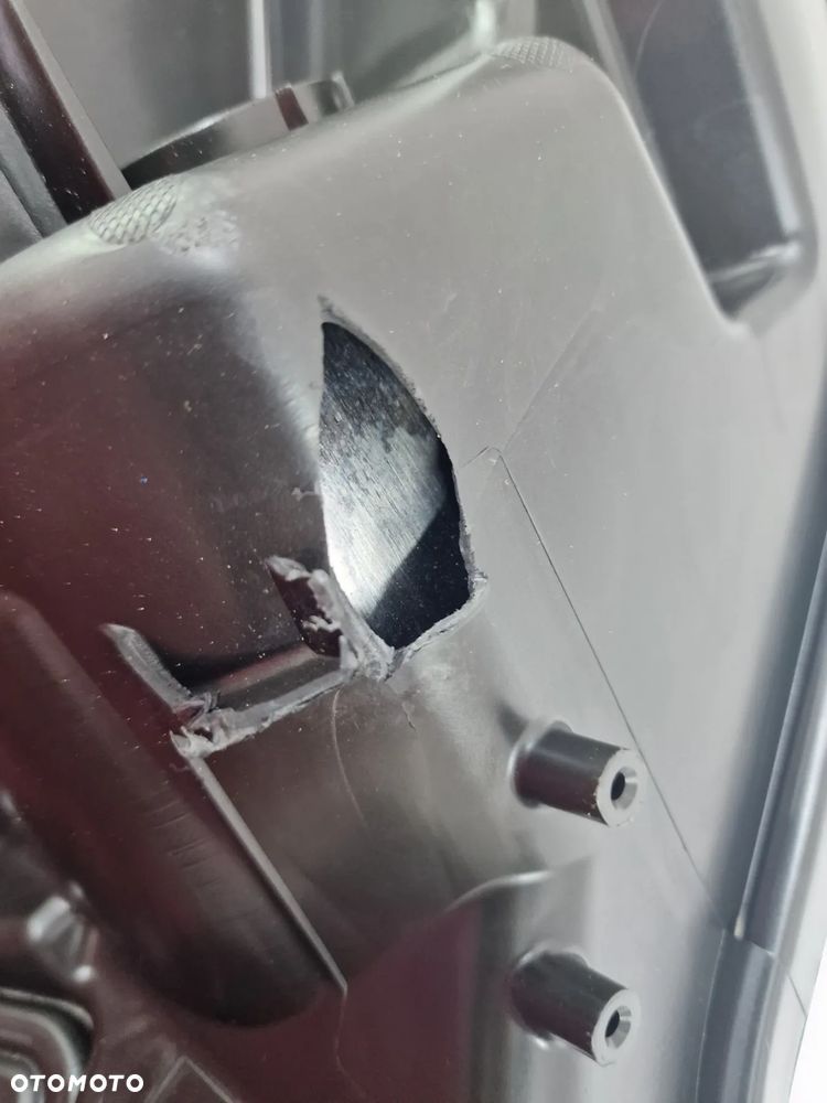 TOYOTA AYGO X 22- PRAWA LAMPA PRZEDNIA PRZÓD , NR KOITO 0H-31 , NR AUKCJI LPP8 - 15
