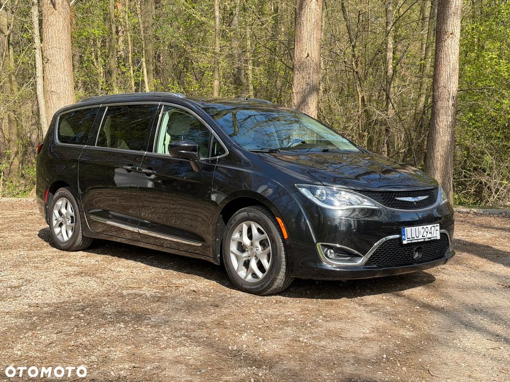 Chrysler Pacifica - 3